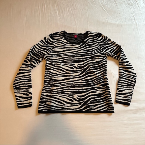 VINCE CAMUTO Zebra Jacquard Knit Sweater - 100% Exclusive Size Medium - Picture 3 of 10